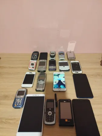 Lots de 19 Mobile telephone non testé - Apple iPhone - Nokia - Blackberry - Sony