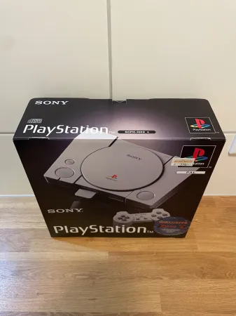 Sony PlayStation 1 Spielekonsole (SCPH-1002 - PAL) in NEU & OVP Sammler!